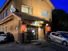 さて、お夕飯です。
ホテル内のレストランはお高いので(^_^;)
近くのお店で食べることに。

ホテルから10分くらい。瀬底大橋渡って、割とすぐ。
海鮮亭さんです。