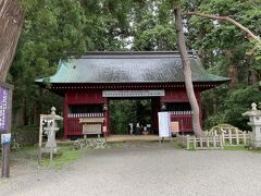 羽黒山の隋神門。