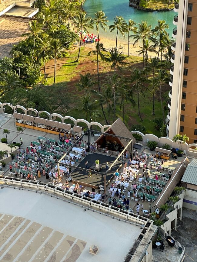 ワイキキスターライトショーのステージも見えます