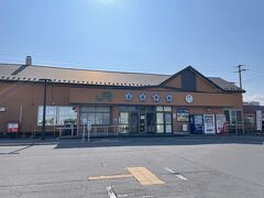 五稜郭駅。
駅名の漢字一つ一つが五角形の飾り付きなのがいい感じです。

ここからバスで向かいます。