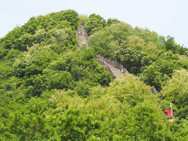 すごい所に行ったものだ<br /><br />広場にはバスがとまっていました<br />１０元支払ってバスに乗り込みます<br />「一歩跨」近くまで行ってくれます