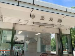 時刻は11時20分。

地下鉄南北線の中島公園駅から、ひと駅ですが、すすきの駅に移動します。

今夜の私の宿泊ホテルに、衣類など入った重たい荷物を預けに行くためです。
