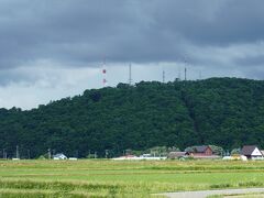 右手には「旭山動物園」のある山が見えてきました。念願かなって昨年の旅でようやく来ることが出来ました。生まれて数カ月の白熊の「ゆめ」がかわいかったことを思い出します。