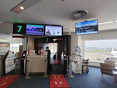 羽田空港から旅はスタート。