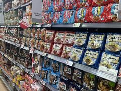 ソウル駅まで戻ってきて、お土産を買いにロッテマートへ