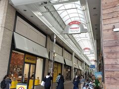 三宮センター街は、広くて長くて見飽きない！
名古屋にない店もあるし。
