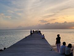 夕陽の名所、西桟橋。
この綺麗な夕陽をみるために
たくさんのひとが集まっていました。