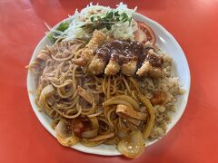 結局朝ごはんを抜いて、次の日のお昼に行くことに。
トルコライス、900円。
ナポリタンが日本一うまい。
懐かしい。近所に住みたいぐらい。