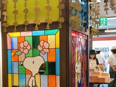 観光地によくあるキャラクターショップ。
ミッフィーのお店もありました。
可愛いを求める女子高生で溢れています♪