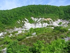 翌朝もきれいに晴れているので、朝早くからニセコ連山のドライブに出かけました。
五色温泉のＰから遊歩道を歩いています。