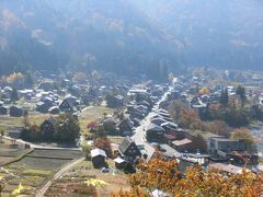 登ってきました。有名な合掌造りの風景。
雪の合掌造りもみたいものです。