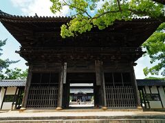 14：00前に“周防国分寺”に到着。
ナビに従って裏の駐車場に車を停めたけど、道幅が狭くて台数も少ないため大きな車だと厳しいかも。