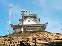 1968（昭和43）年に京都の西本願寺「飛雲閣」を模して、小牧山の頂上に建てられました。

2023年4月1日にリニューアル。
ドラマもありますしね。
行った時も何か催しをやっていたのか、椅子とか垂れ幕が置いてありましたね。