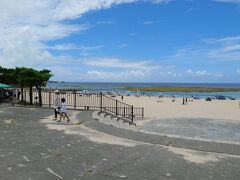 ホテルに一番近いトロピカルビーチにも寄ってみました。

ビーチゾーンは人工でアラハと同じく遊泳範囲も狭いです。