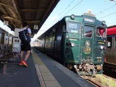 　そして熊本駅までは、「うー！」（我が子の言うところの「みどり！」です）色の特急「かわせみやませみ」に乗車しました。
　もともとは肥薩線の人吉までを結ぶ特急ですが、豪雨で被災し復旧の見込みも立たないため、今は阿蘇方面へのバイトに勤しんでいます。
