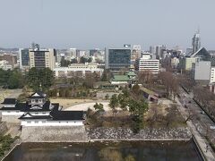 １泊目はANAクラウンに宿泊です。うれしい高層階。眼下に見えるは富山城。