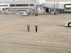 羽田空港でお見送りをしてもらって、羽田発6:45の直行便で石垣島へ行きます。
