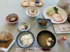 尖閣の朝は豪華だ。
朝からご飯三膳たべた。