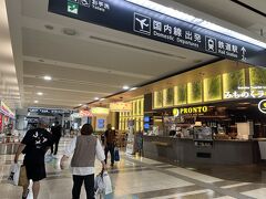 仙台空港到着！鉄道駅の案内を目指して進む