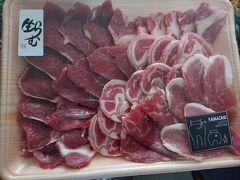 これが生ラム600g。
100g、950円。

ラムチョップは予約分で売り切れだそうな。
無論翌月分を予約。

クセがあるからラムは苦手という人も少なくないけれど、クセのクの字も無い見事な肉でしたよ。
お値段以上。
