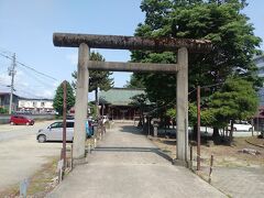 山形駅から徒歩10分くらいで到着したのは、豊烈神社です。
とてもこじんまりとした神社でした。