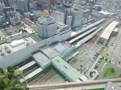 真下には、山形駅が見えました。
かなり小さく見えるけど、山形駅も結構大きいけどね。