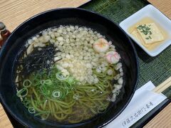 伊藤久右衛門で茶そばをいただきます。
11時過ぎだったのですぐ入れましたが出てくる頃には待ちが出ていました。
まあ、普通かな。