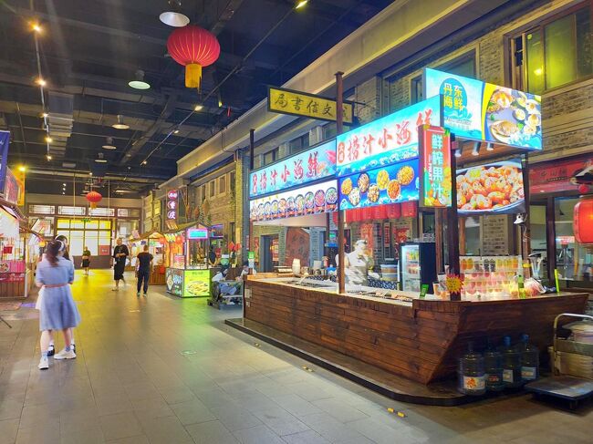 夜ご飯にはまだ早い時間なので空いています<br /><br />空いているうちにご飯を済ませたい