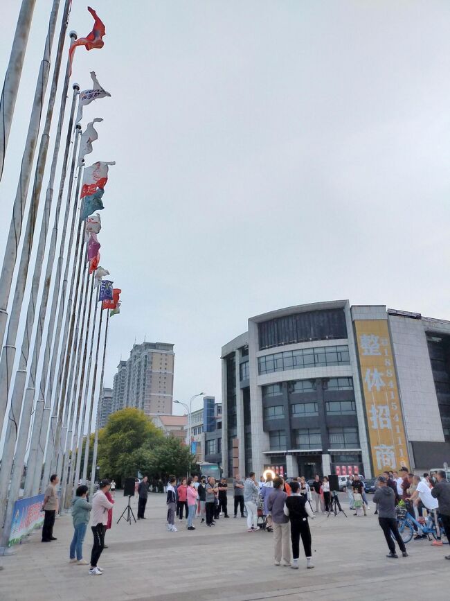 散歩をするために広場の近くでバスを下車