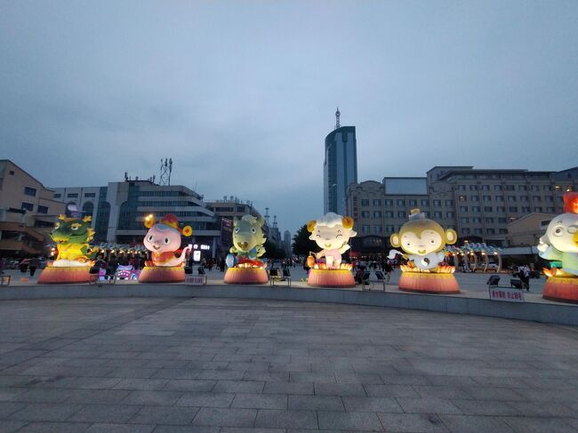 干支のオブジェが光りだした