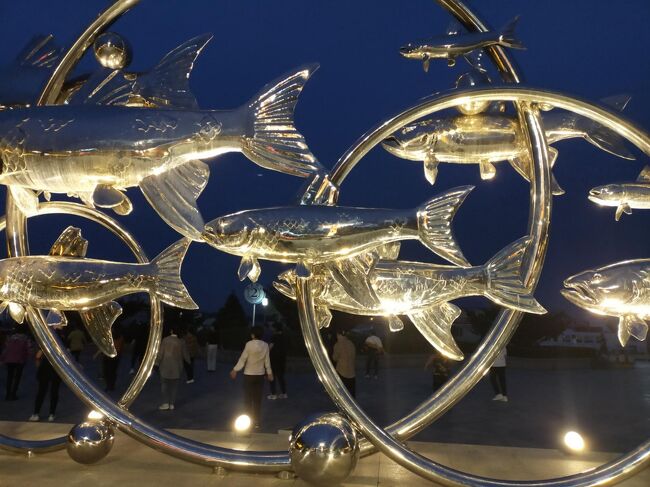 お魚のオブジェもライトアップ