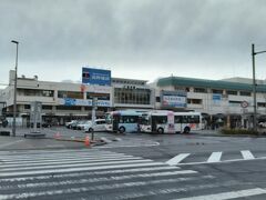 ●JR/松本駅

今日は、松本から近郊の街へ出かけてみたいと思います。
天気予報は、あいにくの雨予報です。