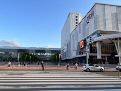 旭川駅へ戻ってきた。駅前のイオンでは地元のお土産が揃う。小分けで販売されているので前日に購入して味見するのがおすすめ。