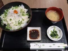 待つこと15分弱、ふくぶっかけ丼が出てきました。