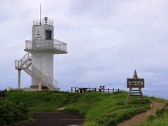 少し歩くと「大バエ灯台」が見えてきました。