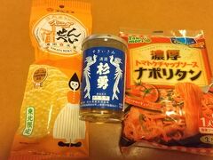 秋田ふるさと館で購入したおせんべいと日本酒。
そして、熊本館ではナポリタンを。