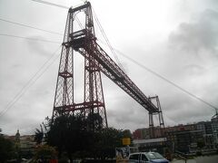 世界遺産ビスカヤ橋へ。
海上交通の妨げにならない橋を架けるために、橋脚を高くして、ゴンドラを往復させるという運搬橋を採用した。