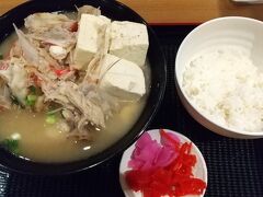 ケンミン食堂で魚汁を。
めちゃくちゃ食べづらい（笑）。