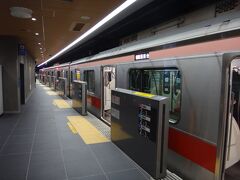 次の電車に乗って新横浜に到着。
