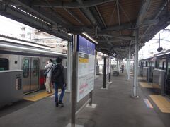 西谷に到着。
以前はなんてことない途中駅に過ぎなかったが、相鉄・JR連絡線が出来て重要な分岐駅となった。横浜方面へはここで乗り換えとなる。