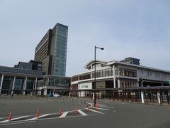 夜行バスで秋田駅に到着し、バス路線がないのでタクシーで太平山の登山口へ