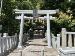 大久保駅で降りて少し歩いたところにある雙栗神社へ。