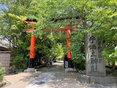 意外とこじんまりとした世界遺産の宇治上神社に到着。