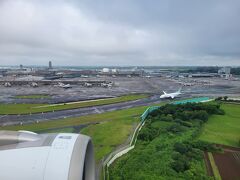 成田空港の滑走路に進入。