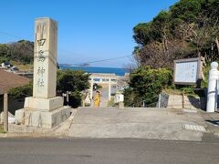 田島神社
肥前国最古の神社と言われる神社で、 田心姫尊・市杵島姫尊・湍津姫尊の田島三神が主祭神として祀られています。 
