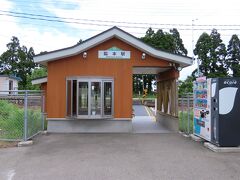 脇本駅はぬくもりある小さな駅ですが、ICOCAを使えました。ここから目指すは駅から2km先の脇本城跡です。