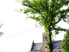 黄色いのがチーズだ！
広場はぐるりと柵が設置されているので、観光客はその外側から見学です。