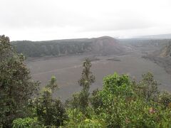 ハワイ火山国立公園（キラウエア火山）へ。
ここはイキ・クレーター（だったかな？）