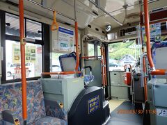 香深フェリーターミナルに戻って、宗谷バスの路線バスで桃岩登山口に向かいます。バスは貸し切り状態でした。