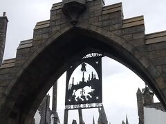 で、もちろん向かうはハリーポッター♪
ウィザーディング ワールド オブ ハリーポッター（以後ハリーポッターエリア）
すでにお店もopenしていますが、、